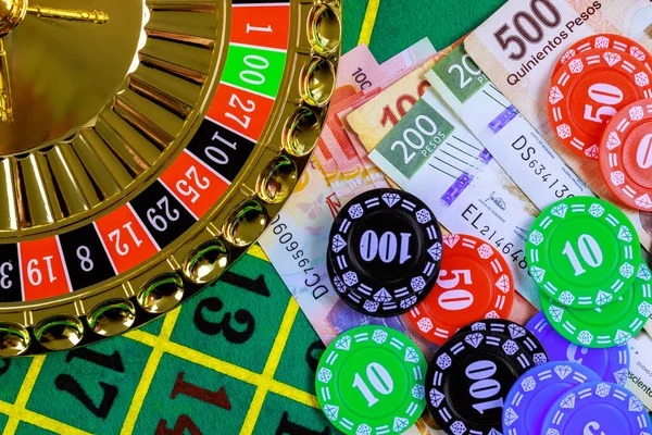 Live dealer at Hongkong Pools blackjack table on dewi28